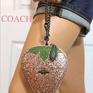 COACH - Strawberry coin case